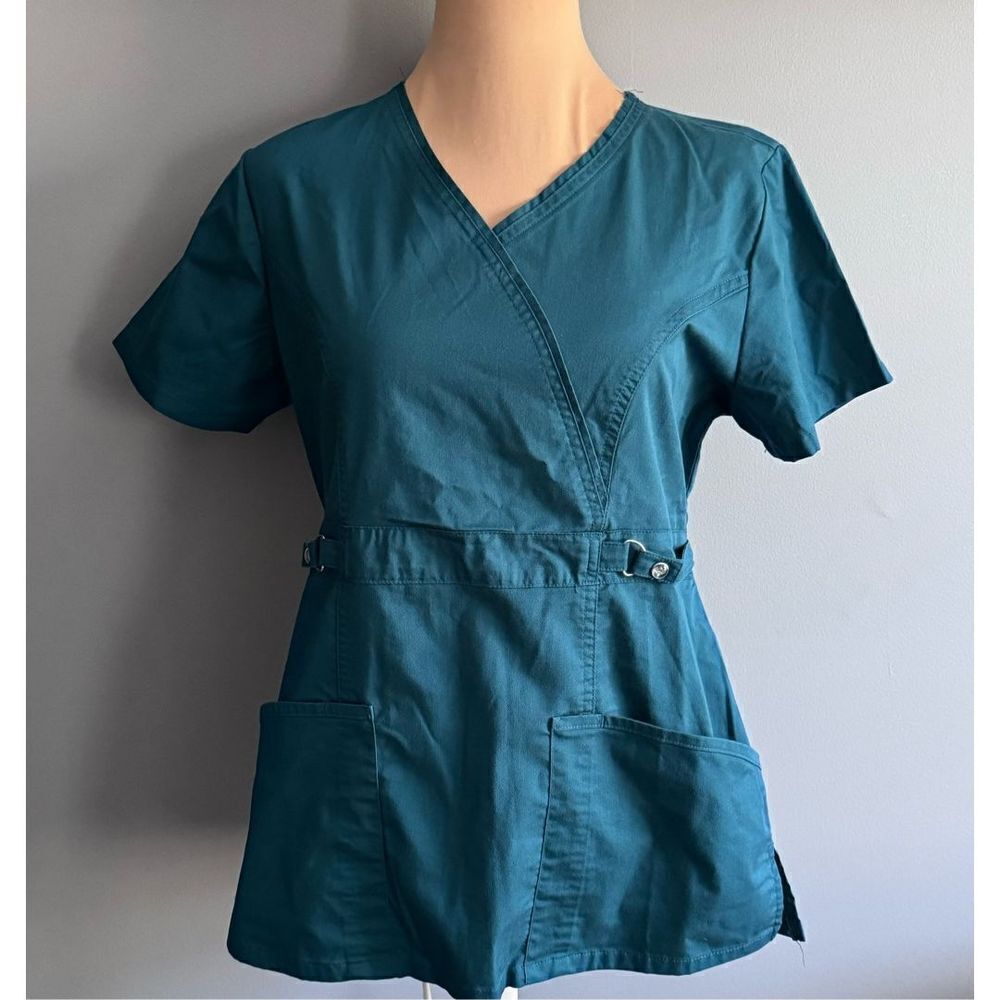 Cherokee Luxe Scrub Top, size S